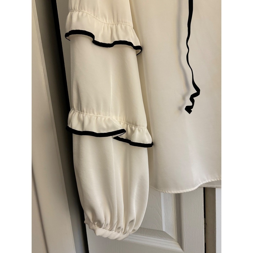 Crosby by Mollie Burch Cream & Black Ruffle Sleeve Top Size XS (Oversized Fit) - Picture 5 of 8